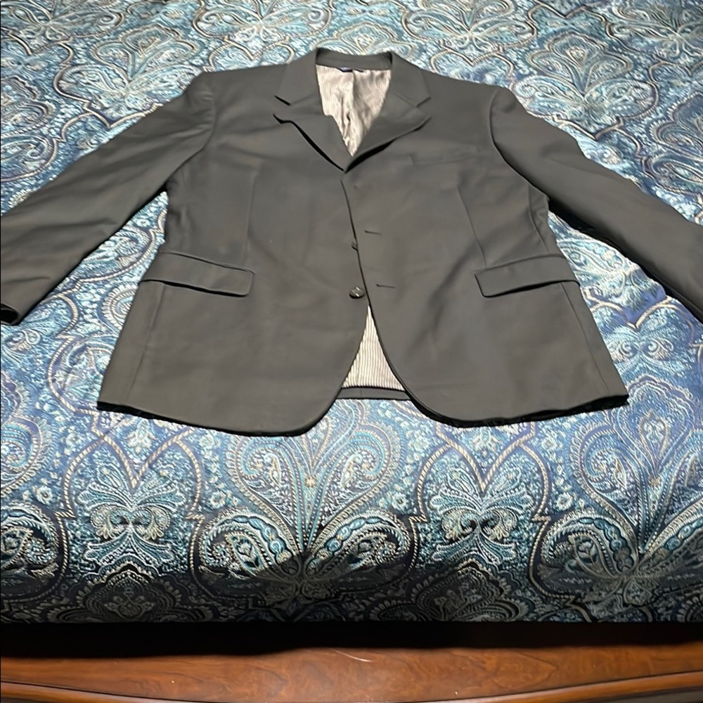 Valenti Uomo Men’s Suit. Color - Olive